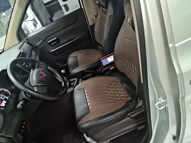Wuling Hongguang V — Фото автомобиля 10