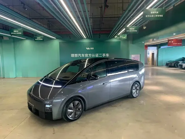 Фотография автомобиля — Li Auto MEGA