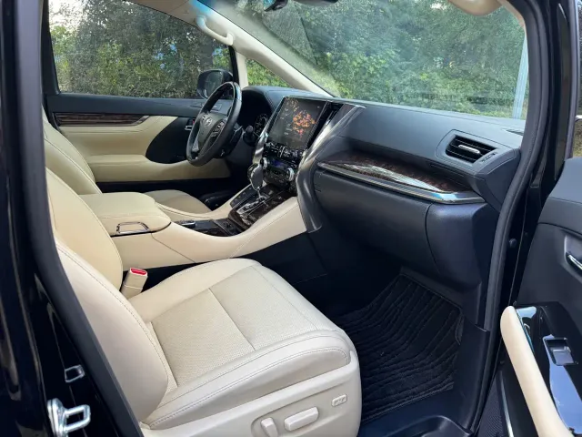 Toyota Alphard — Фото автомобиля 11