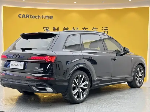 Audi Q7 — Фото автомобиля 4