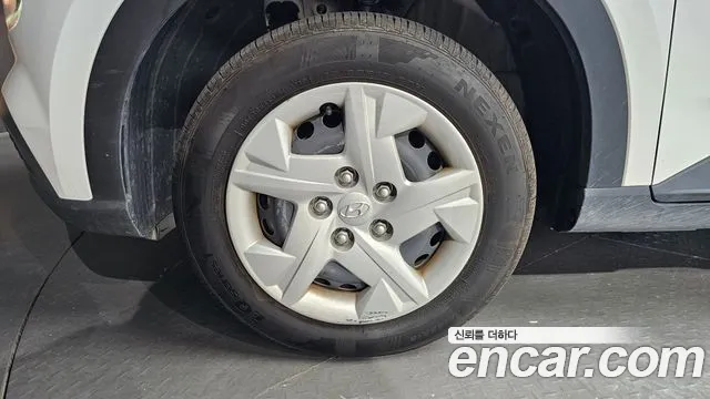 Hyundai Venue — Фото автомобиля 5