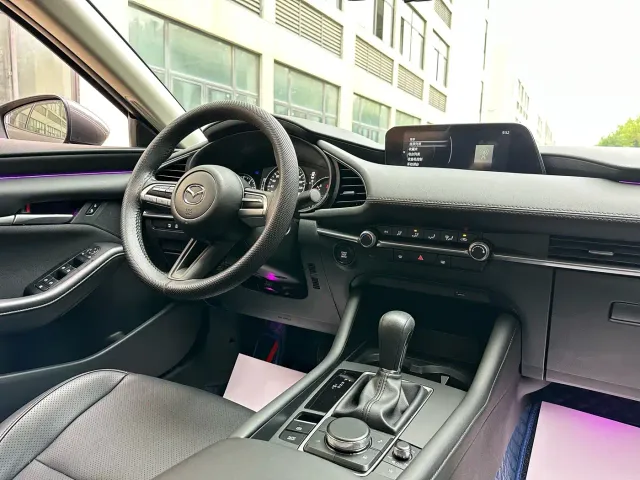 Mazda Axela — Фото автомобиля 7