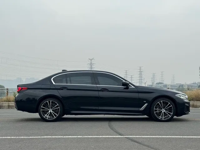 BMW 5 Series — Фото автомобиля 4