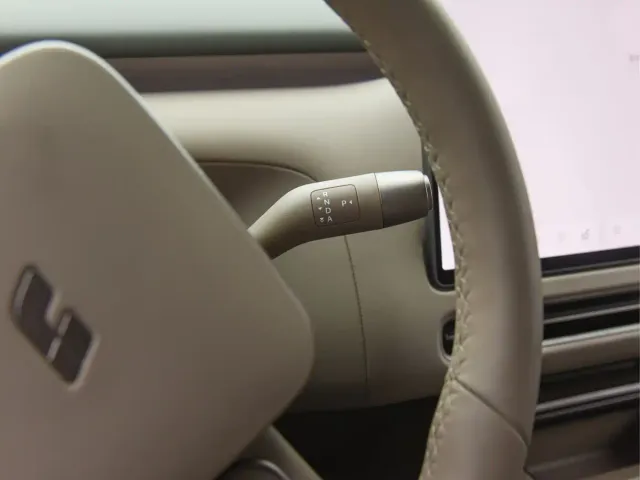 Li Auto L8 — Фото автомобиля 24