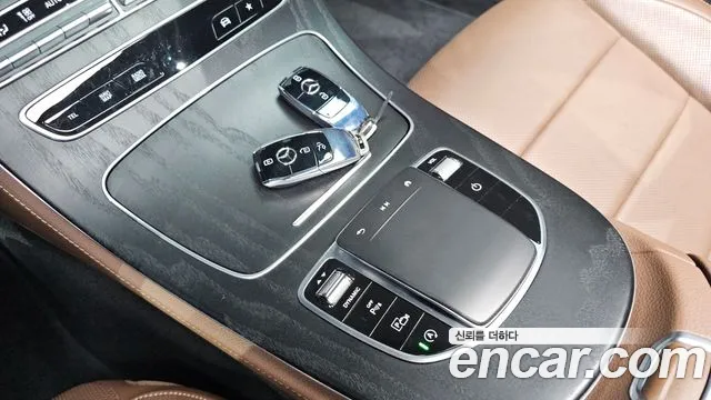 Mercedes-Benz E-Class — Фото автомобиля 23