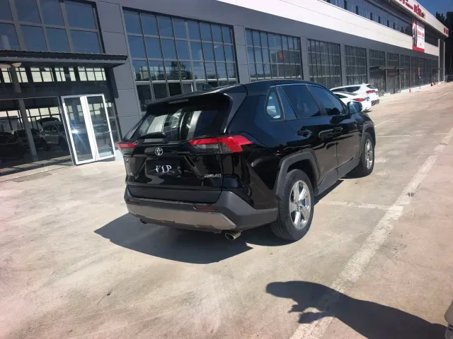 Toyota RAV4 — Фото автомобиля 12