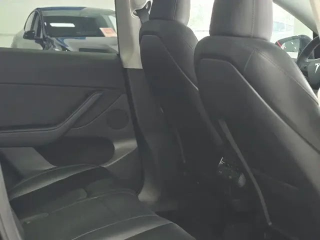 Tesla Model Y — Фото автомобиля 7