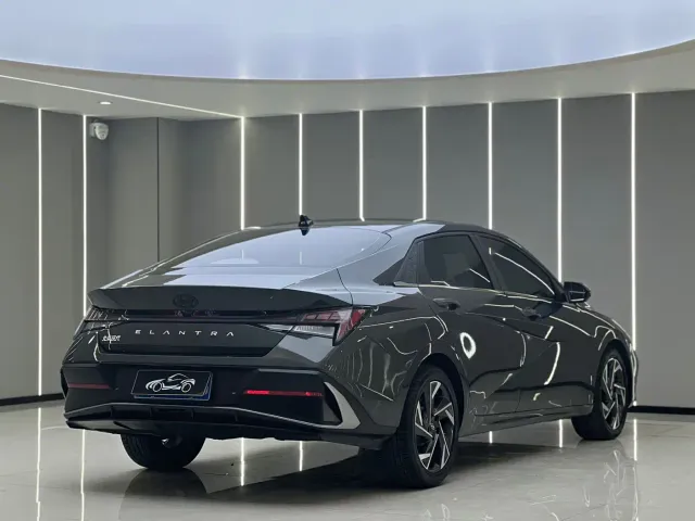 Hyundai Elantra — Фото автомобиля 16