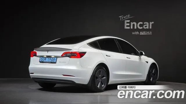 Фотография автомобиля — Tesla Model 3