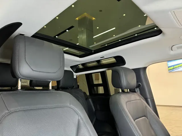 Land Rover Defender — Фото автомобиля 9