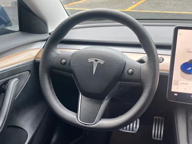 Tesla Model 3 — Фото автомобиля 17