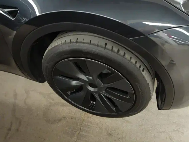 Tesla Model Y — Фото автомобиля 6