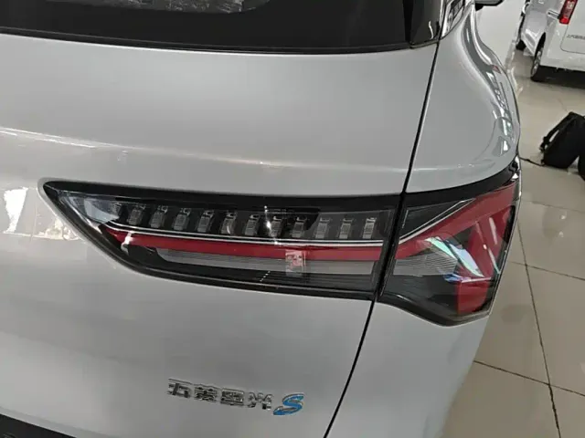 Wuling Starlight S — Фото автомобиля 7