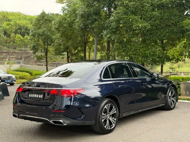 Mercedes-Benz E-Class — Фото автомобиля 7