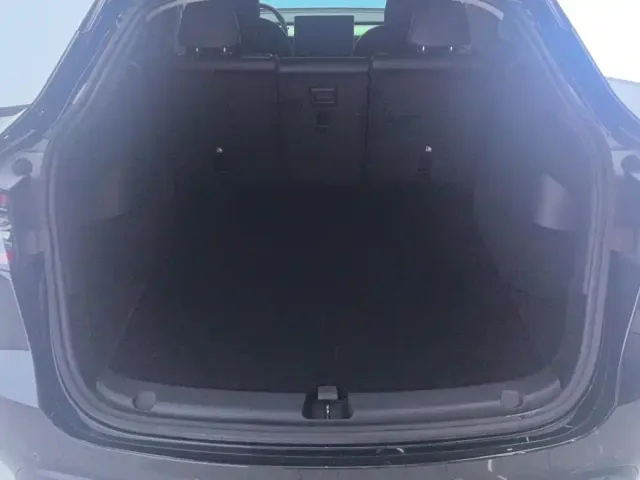 Tesla Model Y — Фото автомобиля 4