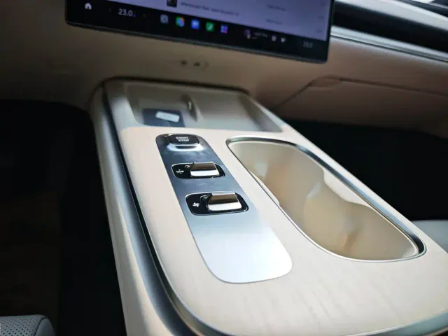 Xiaomi SU7 — Фото автомобиля 12