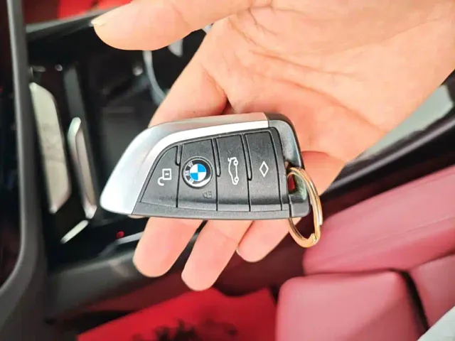 BMW iX3 — Фото автомобиля 8