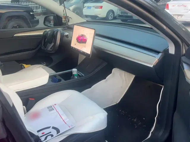 Tesla Model Y — Фото автомобиля 12