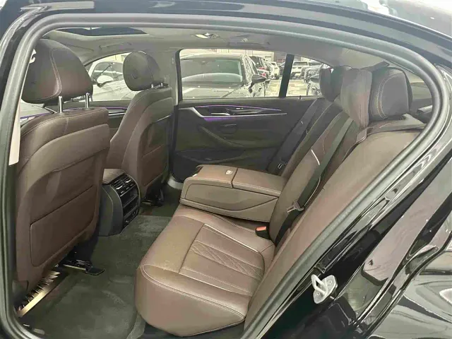 BMW 5 Series — Фото автомобиля 14