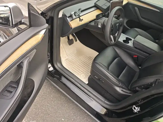 Tesla Model Y — Фото автомобиля 15