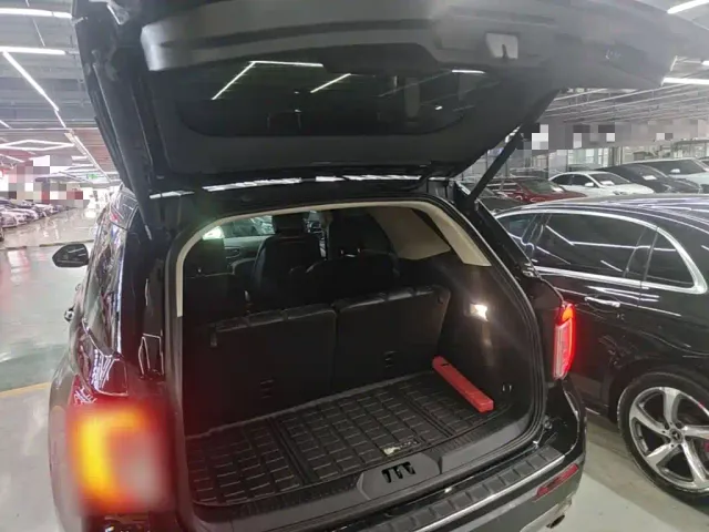 Ford Explorer — Фото автомобиля 18