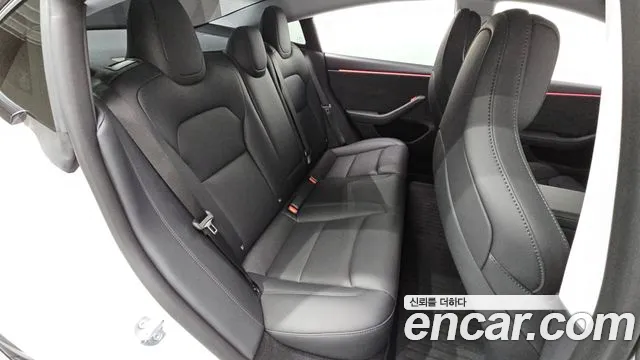 Tesla Model 3 — Фото автомобиля 10