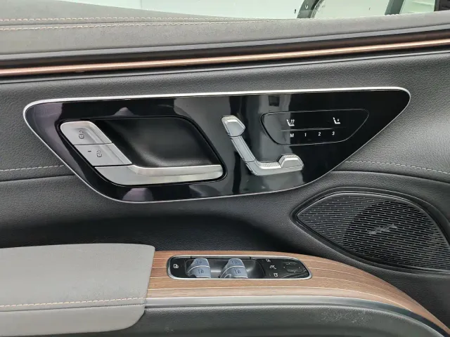 Mercedes-Benz EQS SUV — Фото автомобиля 16