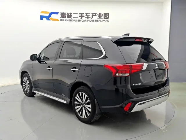 Mitsubishi Outlander — Фото автомобиля 15