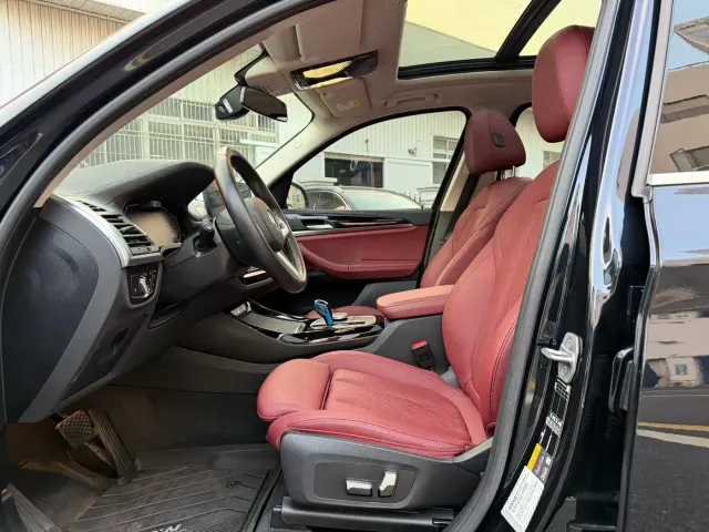 BMW iX3 — Фото автомобиля 4