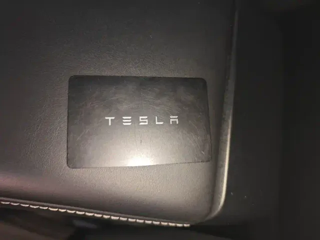 Tesla Model Y — Фото автомобиля 16