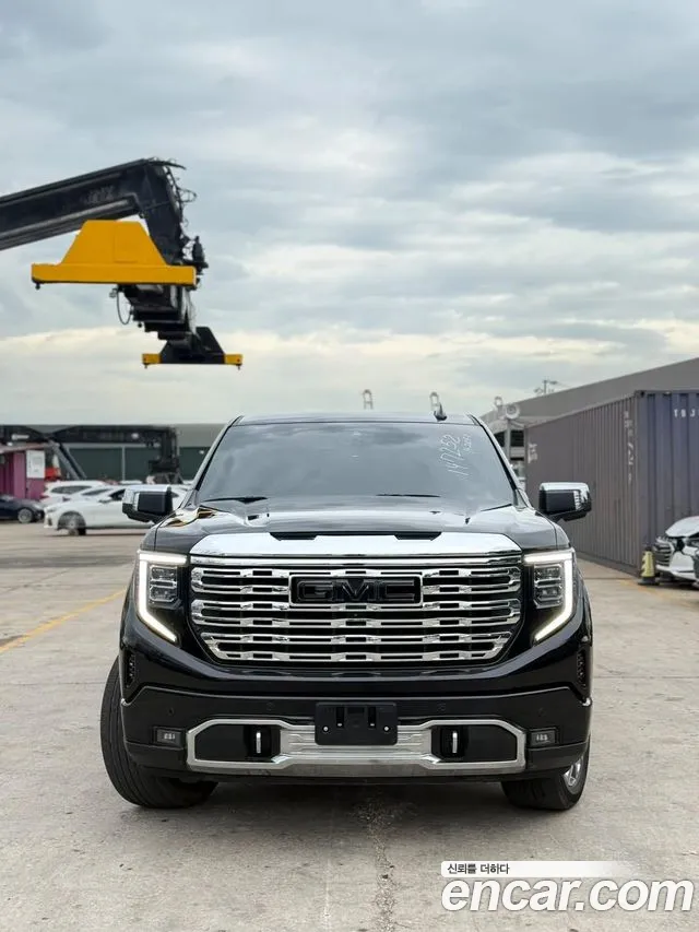 Фотография автомобиля — GMC Sierra