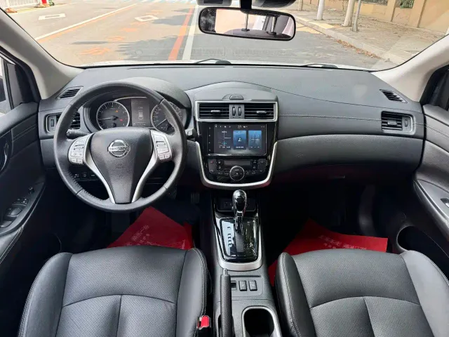 Nissan Tiida — Фото автомобиля 5
