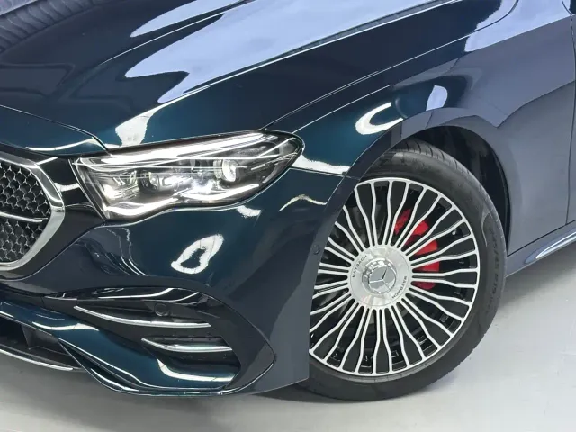 Mercedes-Benz E-Class — Фото автомобиля 22