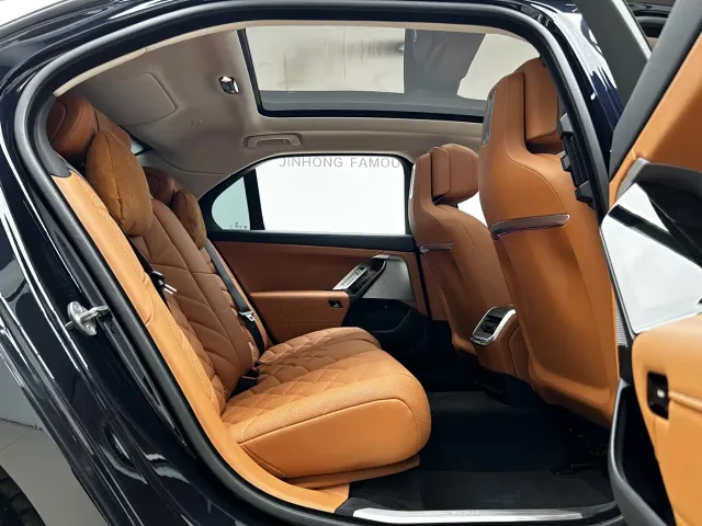BMW 7 Series — Фото автомобиля 24