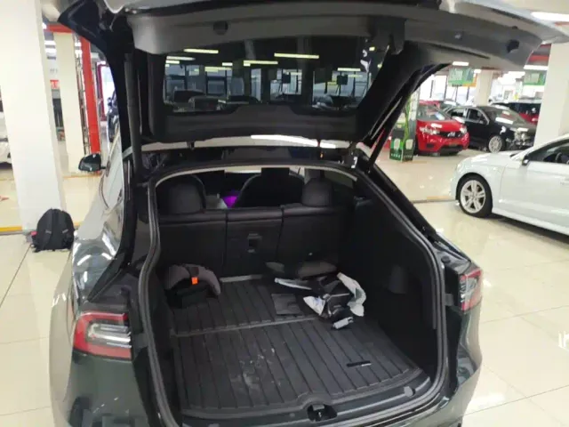 Tesla Model Y — Фото автомобиля 18