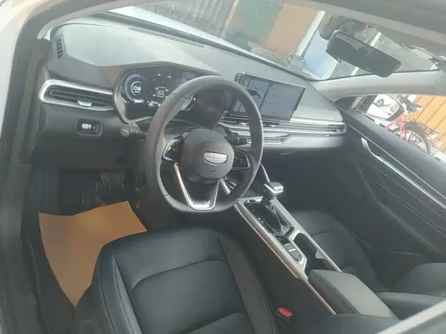 Geely Emgrand — Фото автомобиля 9