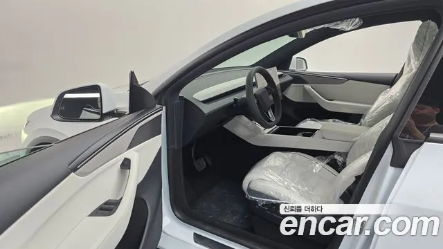 Tesla Model Y — Фото автомобиля 10