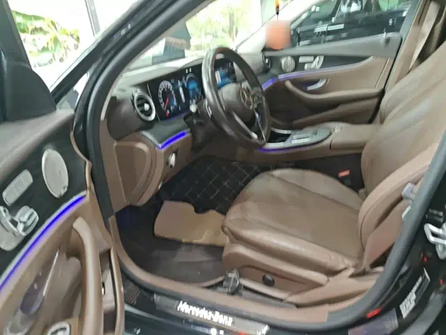 Mercedes-Benz E-Class — Фото автомобиля 14