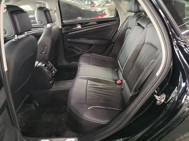 Volkswagen Passat — Фото автомобиля 16