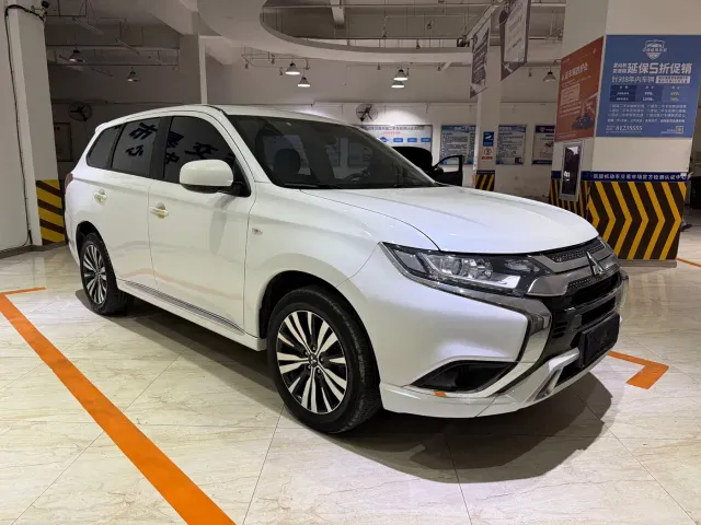Mitsubishi Outlander — Фото автомобиля 3