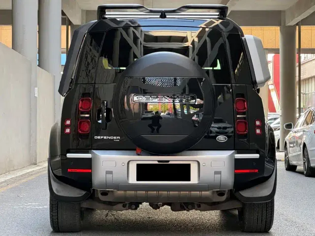 Land Rover Defender — Фото автомобиля 4