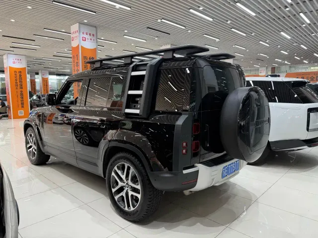 Land Rover Defender — Фото автомобиля 5