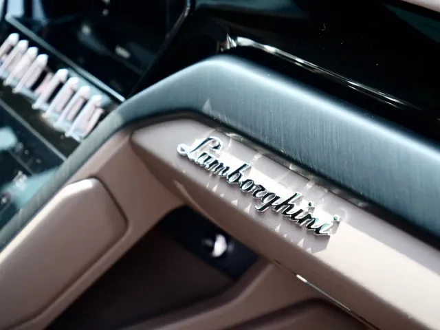 Lamborghini Urus — Фото автомобиля 14