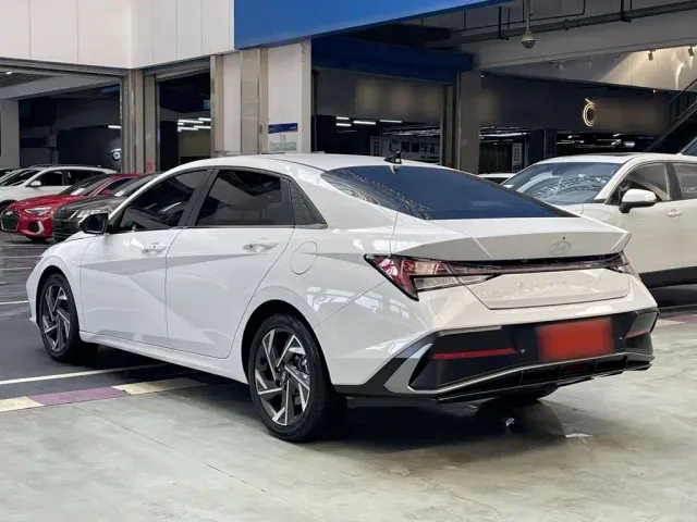 Hyundai Elantra — Фото автомобиля 10