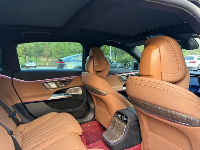 Mercedes-Benz E-Class — Фото автомобиля 11