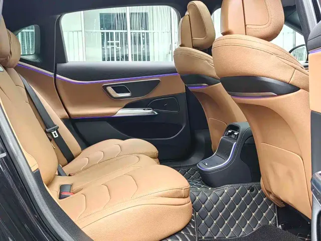 Mercedes-Benz E-Class — Фото автомобиля 7