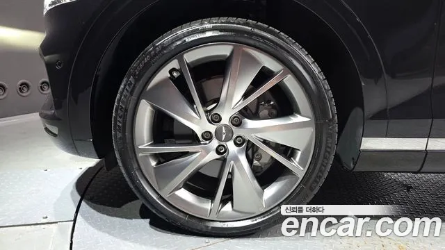 Genesis GV70 2.5T Бензин AWD — Фото автомобиля 5