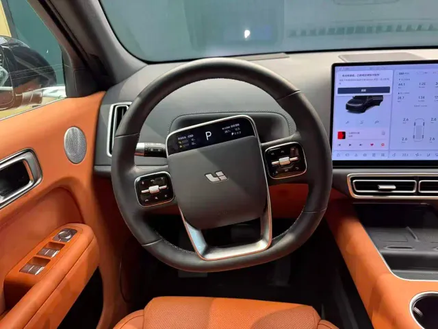 Li Auto L7 — Фото автомобиля 8