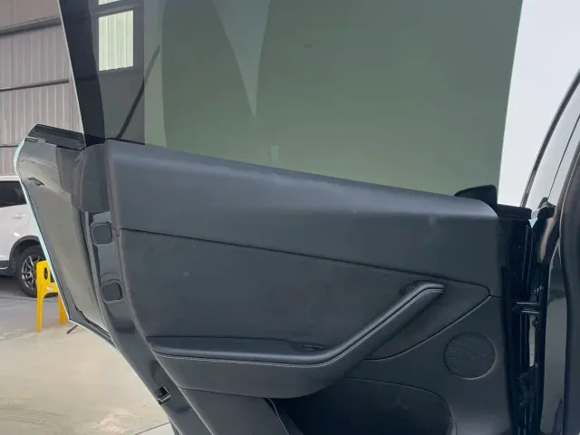 Tesla Model Y — Фото автомобиля 11