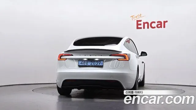 Tesla Model 3 — Фото автомобиля 4